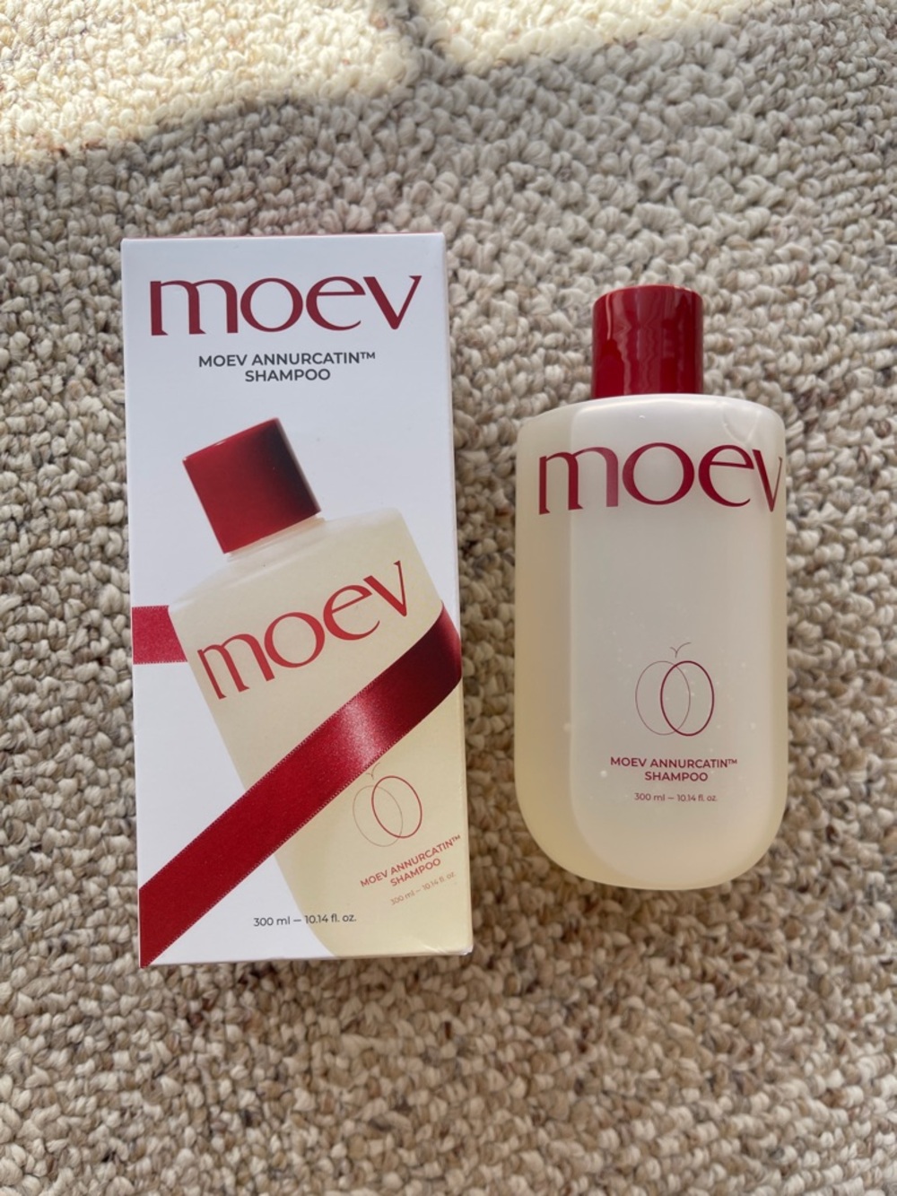 moev Annurcatin™ Shampoo - Cream Bottle with Red Cap